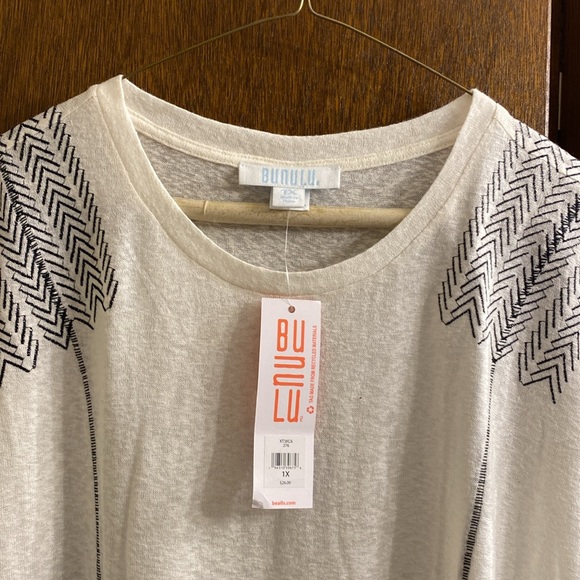 Top with black chevron design on shoulder area NWT Size 1X - Picture 6 of 7